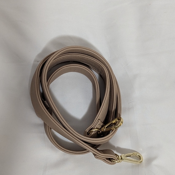 Gramercy and Grand Vegan Leather and Canvas Weekender Vacay Bag Brown and Yellow - Picture 8 of 8